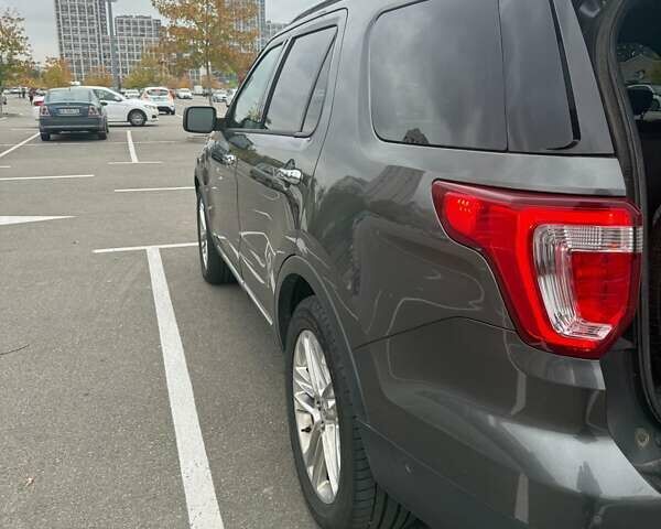 Форд Эксплорер 2015 в Киеве на Automoto.ua Серый Форд Эксплорер, объемом двигателя 3.5 л и пробегом 177 тыс. км за 21000 $, фото 1 на Automoto.ua