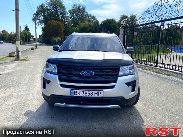 Серый Форд Эксплорер, объемом двигателя 3.5 л и пробегом 214 тыс. км за 17999 $, фото 1 на Automoto.ua