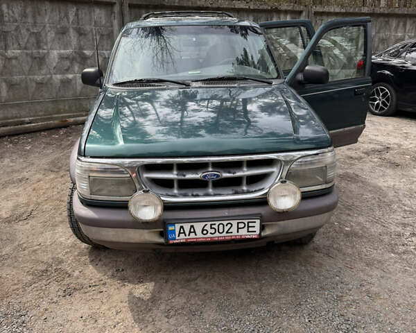 Зеленый Форд Эксплорер, объемом двигателя 3.96 л и пробегом 250 тыс. км за 3500 $, фото 1 на Automoto.ua