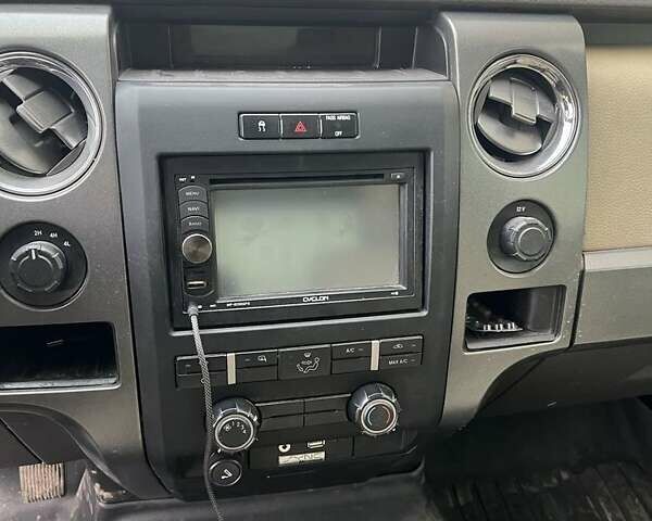 Красный Форд Ф-150, объемом двигателя 5.4 л и пробегом 97 тыс. км за 18000 $, фото 1 на Automoto.ua