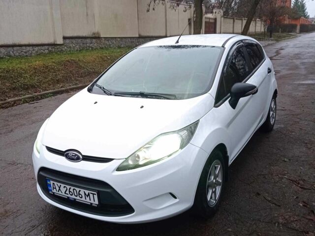 Белый Форд Фестива, объемом двигателя 1.2 л и пробегом 73 тыс. км за 5800 $, фото 1 на Automoto.ua