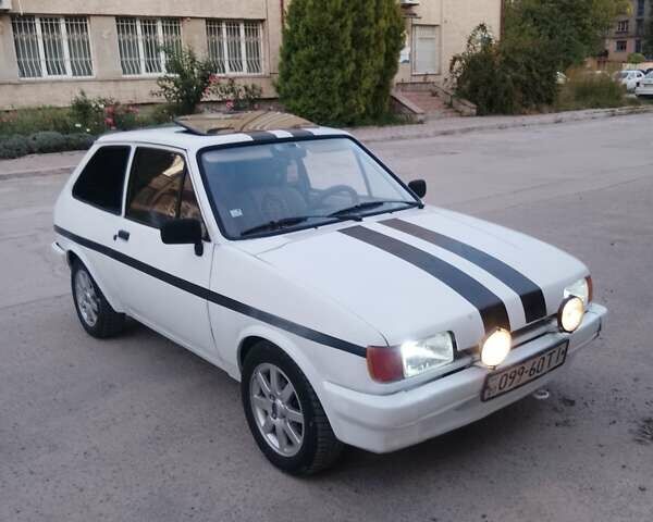 Белый Форд Фиеста, объемом двигателя 1.4 л и пробегом 53 тыс. км за 1200 $, фото 1 на Automoto.ua