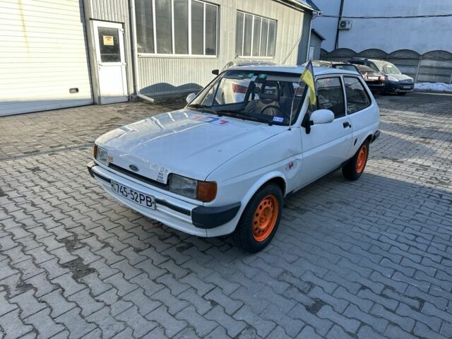 Белый Форд Фиеста, объемом двигателя 1.1 л и пробегом 670 тыс. км за 850 $, фото 1 на Automoto.ua