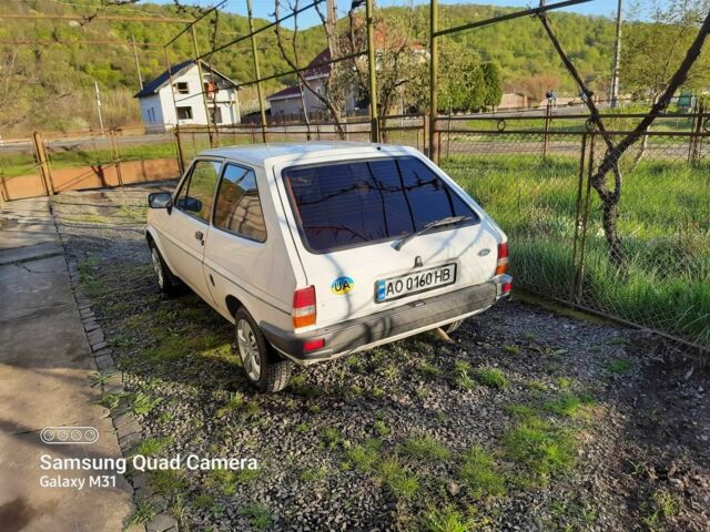 Белый Форд Фиеста, объемом двигателя 1.1 л и пробегом 300 тыс. км за 600 $, фото 1 на Automoto.ua