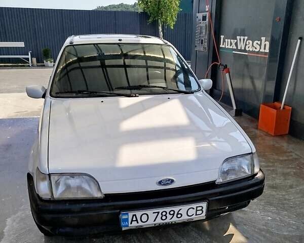 Белый Форд Фиеста, объемом двигателя 1.1 л и пробегом 100 тыс. км за 700 $, фото 1 на Automoto.ua