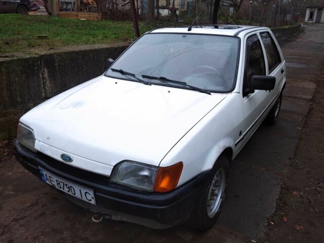 Білий Форд Фієста, об'ємом двигуна 1.8 л та пробігом 350 тис. км за 1273 $, фото 1 на Automoto.ua