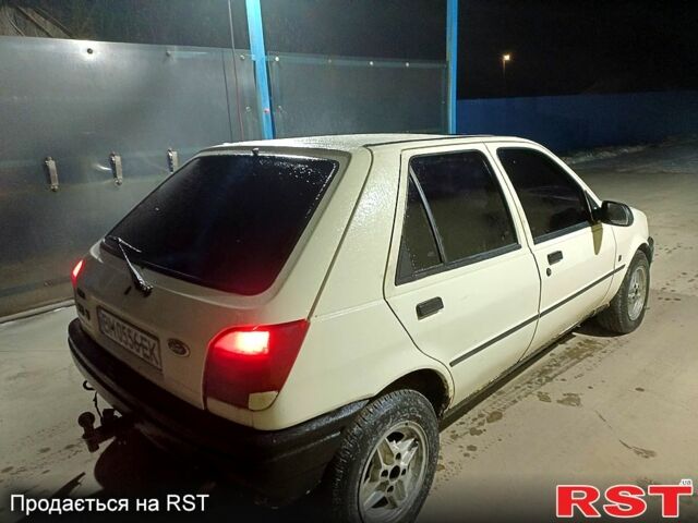 Белый Форд Фиеста, объемом двигателя 1.8 л и пробегом 185 тыс. км за 950 $, фото 1 на Automoto.ua