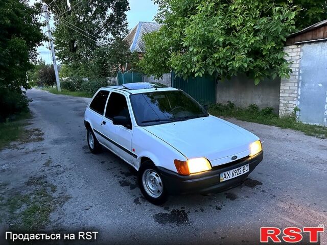 Белый Форд Фиеста, объемом двигателя 1.3 л и пробегом 100 тыс. км за 750 $, фото 1 на Automoto.ua