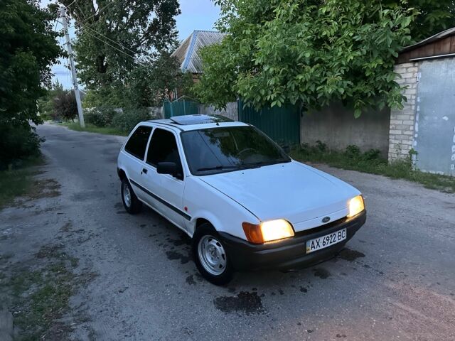 Белый Форд Фиеста, объемом двигателя 1.3 л и пробегом 100 тыс. км за 750 $, фото 1 на Automoto.ua