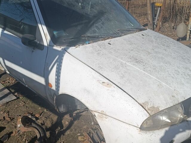 Білий Форд Фієста, об'ємом двигуна 0 л та пробігом 1000 тис. км за 600 $, фото 1 на Automoto.ua