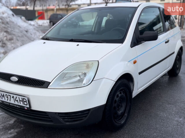 Білий Форд Фієста, об'ємом двигуна 1.3 л та пробігом 265 тис. км за 3500 $, фото 1 на Automoto.ua