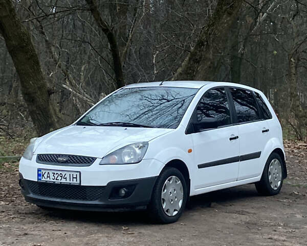 Белый Форд Фиеста, объемом двигателя 1.25 л и пробегом 277 тыс. км за 3350 $, фото 1 на Automoto.ua