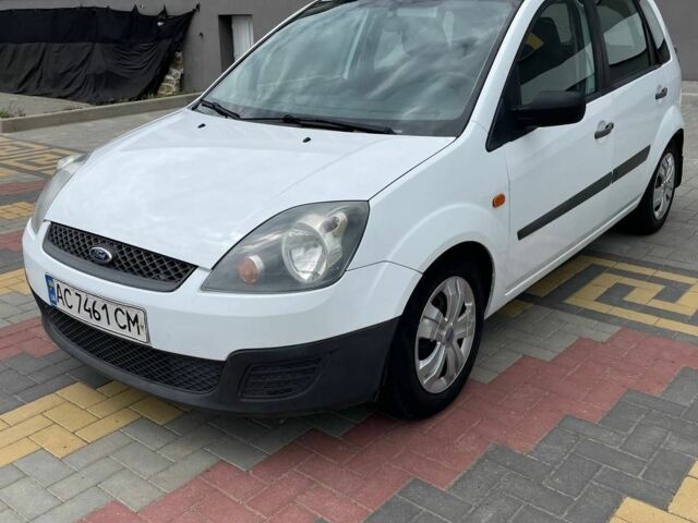 Білий Форд Фієста, об'ємом двигуна 2 л та пробігом 287 тис. км за 2800 $, фото 1 на Automoto.ua