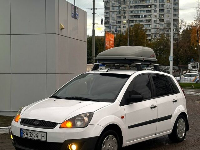 Белый Форд Фиеста, объемом двигателя 1.2 л и пробегом 0 тыс. км за 3699 $, фото 1 на Automoto.ua