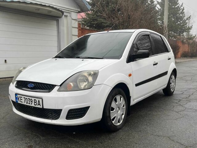 Белый Форд Фиеста, объемом двигателя 1.3 л и пробегом 228 тыс. км за 2899 $, фото 1 на Automoto.ua