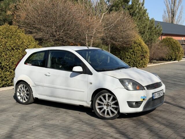 Белый Форд Фиеста, объемом двигателя 2 л и пробегом 185 тыс. км за 3600 $, фото 1 на Automoto.ua