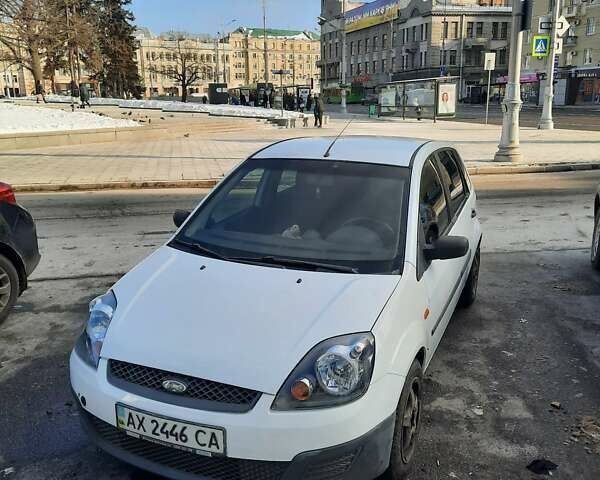Білий Форд Фієста, об'ємом двигуна 1.25 л та пробігом 282 тис. км за 3500 $, фото 1 на Automoto.ua