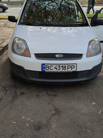 Белый Форд Фиеста, объемом двигателя 1.24 л и пробегом 174 тыс. км за 3600 $, фото 1 на Automoto.ua