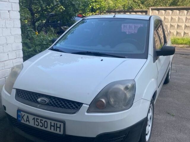 Белый Форд Фиеста, объемом двигателя 1.3 л и пробегом 211 тыс. км за 2900 $, фото 1 на Automoto.ua