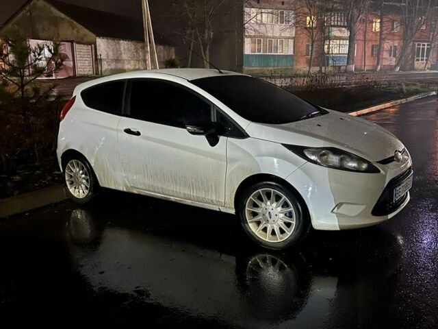 Белый Форд Фиеста, объемом двигателя 1.4 л и пробегом 230 тыс. км за 4700 $, фото 1 на Automoto.ua