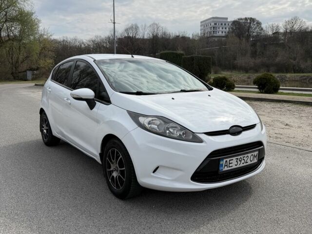 Белый Форд Фиеста, объемом двигателя 1.25 л и пробегом 226 тыс. км за 4699 $, фото 1 на Automoto.ua