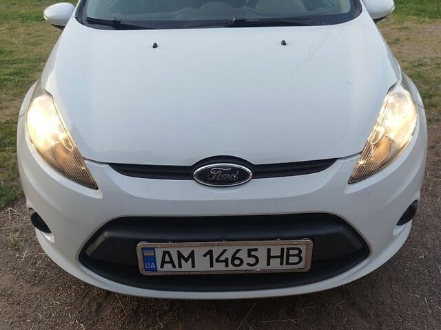 Білий Форд Фієста, об'ємом двигуна 1.4 л та пробігом 179 тис. км за 4200 $, фото 1 на Automoto.ua