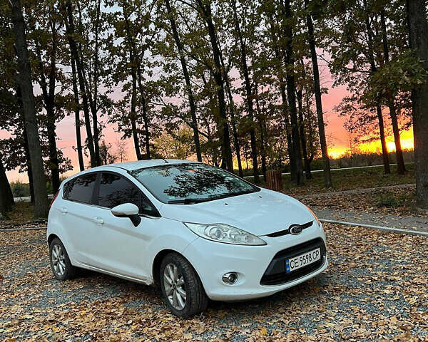 Білий Форд Фієста, об'ємом двигуна 1.25 л та пробігом 180 тис. км за 5500 $, фото 1 на Automoto.ua