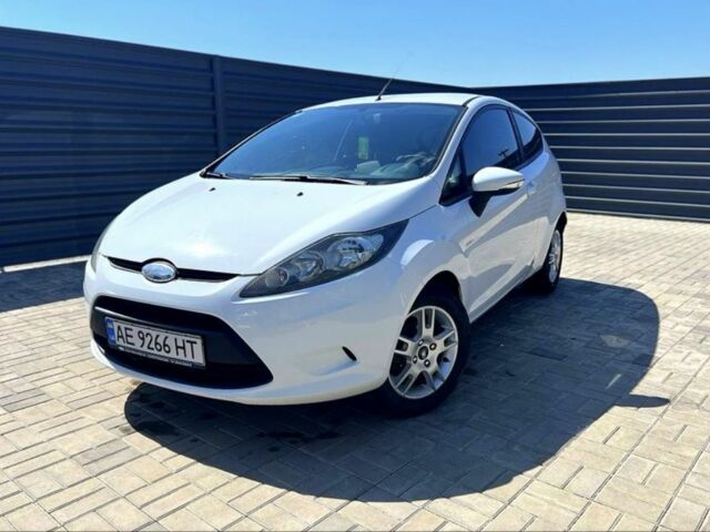 Белый Форд Фиеста, объемом двигателя 1.6 л и пробегом 2 тыс. км за 5000 $, фото 1 на Automoto.ua