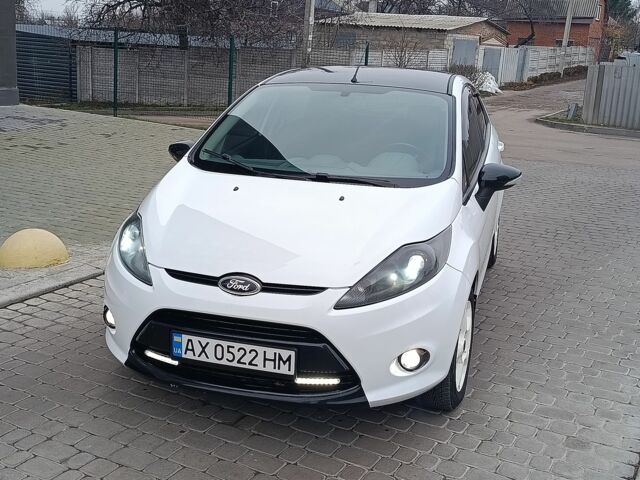 Білий Форд Фієста, об'ємом двигуна 1.4 л та пробігом 131 тис. км за 7000 $, фото 1 на Automoto.ua