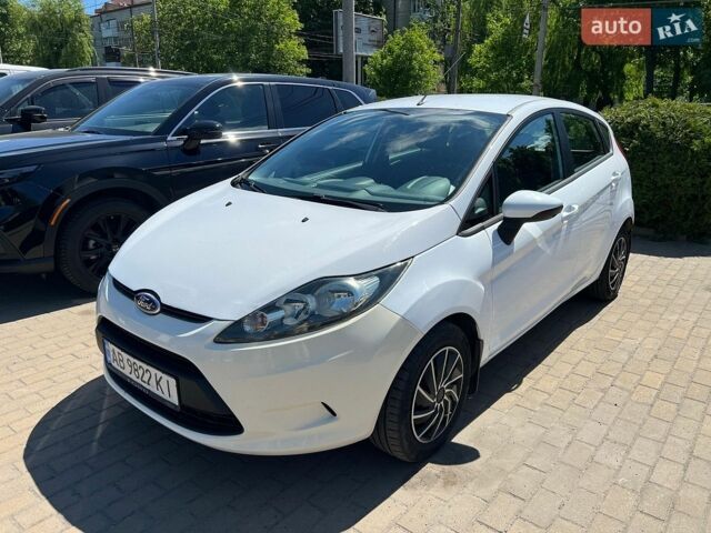 Белый Форд Фиеста, объемом двигателя 1.25 л и пробегом 147 тыс. км за 5200 $, фото 1 на Automoto.ua