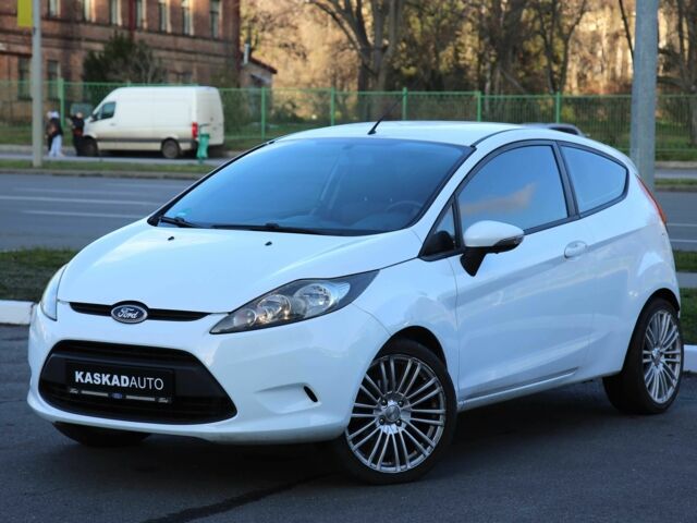 Білий Форд Фієста, об'ємом двигуна 1.2 л та пробігом 215 тис. км за 5500 $, фото 1 на Automoto.ua