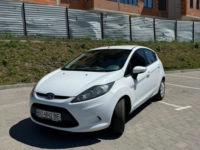 Білий Форд Фієста, об'ємом двигуна 1.25 л та пробігом 269 тис. км за 5000 $, фото 1 на Automoto.ua