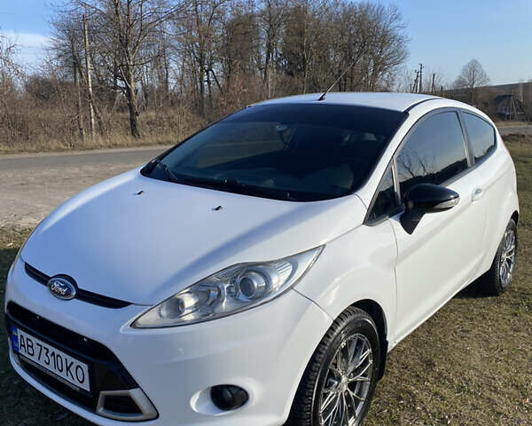 Белый Форд Фиеста, объемом двигателя 1.56 л и пробегом 250 тыс. км за 5400 $, фото 1 на Automoto.ua