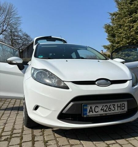 Белый Форд Фиеста, объемом двигателя 1.25 л и пробегом 271 тыс. км за 4900 $, фото 1 на Automoto.ua