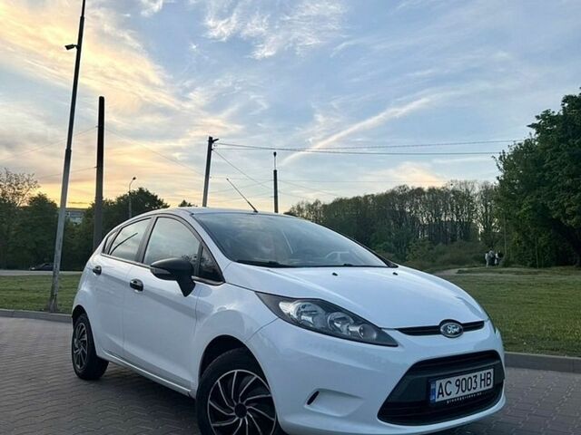 Білий Форд Фієста, об'ємом двигуна 1.4 л та пробігом 242 тис. км за 5550 $, фото 1 на Automoto.ua