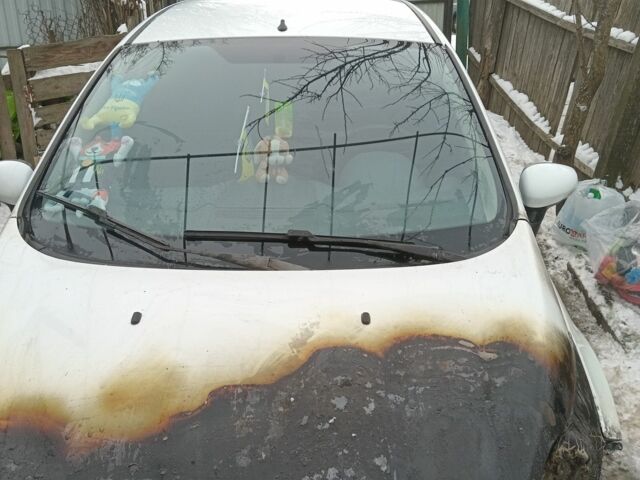 Білий Форд Фієста, об'ємом двигуна 1.6 л та пробігом 451 тис. км за 2177 $, фото 1 на Automoto.ua