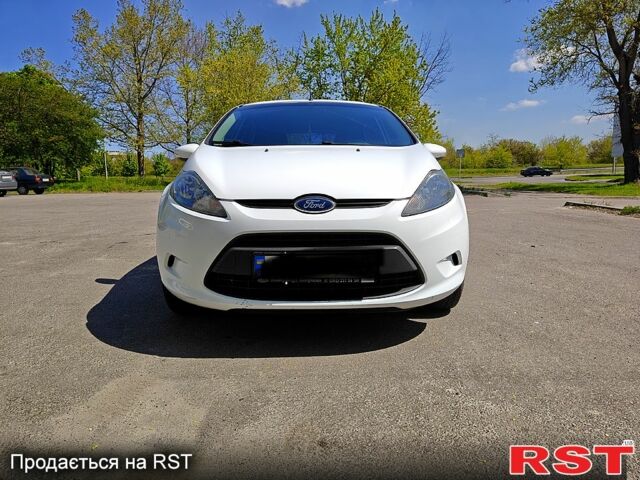 Белый Форд Фиеста, объемом двигателя 1.2 л и пробегом 112 тыс. км за 6700 $, фото 1 на Automoto.ua