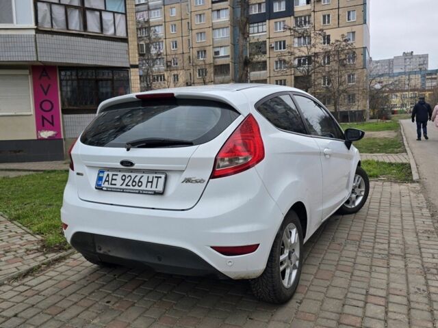 Белый Форд Фиеста, объемом двигателя 1.6 л и пробегом 140 тыс. км за 4800 $, фото 1 на Automoto.ua