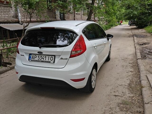 Белый Форд Фиеста, объемом двигателя 1.2 л и пробегом 115 тыс. км за 6800 $, фото 1 на Automoto.ua