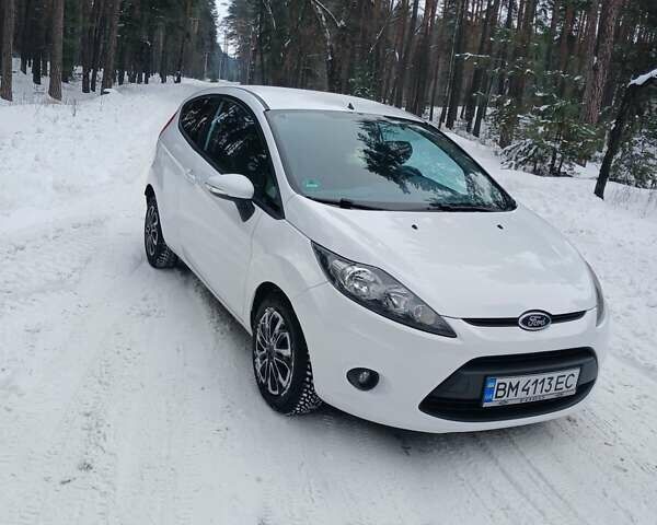 Білий Форд Фієста, об'ємом двигуна 1.2 л та пробігом 160 тис. км за 4700 $, фото 1 на Automoto.ua