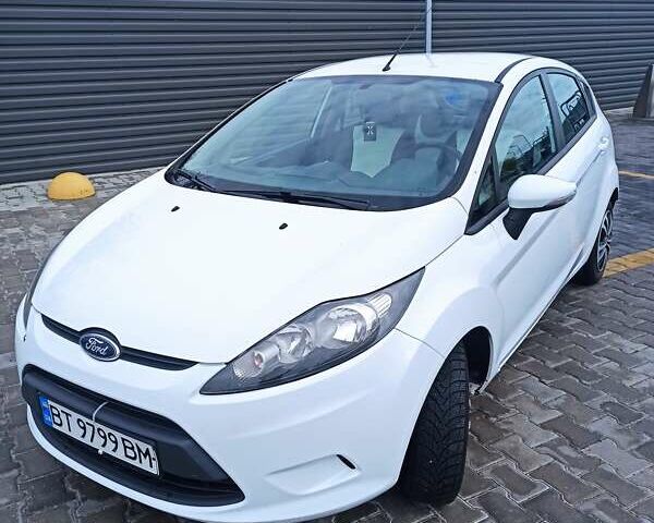 Форд Фиеста 2010 в Николаеве на Automoto.ua Белый Форд Фиеста, объемом двигателя 1.4 л и пробегом 137 тыс. км за 6900 $, фото 1 на Automoto.ua