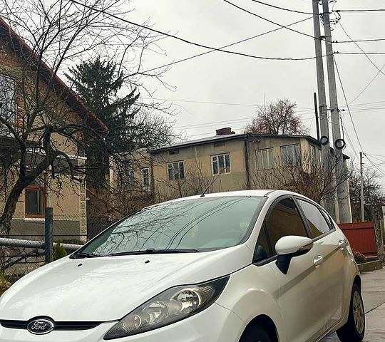 Білий Форд Фієста, об'ємом двигуна 1.2 л та пробігом 260 тис. км за 5200 $, фото 1 на Automoto.ua