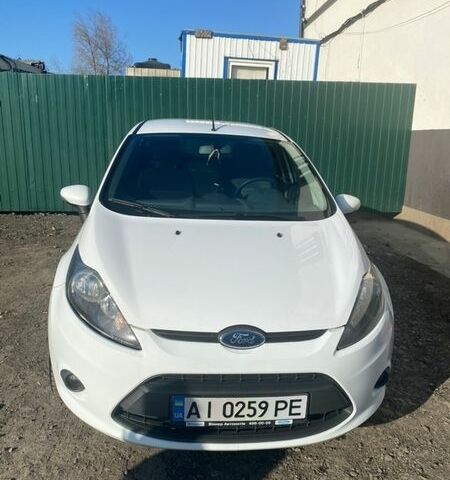 Белый Форд Фиеста, объемом двигателя 1.39 л и пробегом 220 тыс. км за 6300 $, фото 1 на Automoto.ua