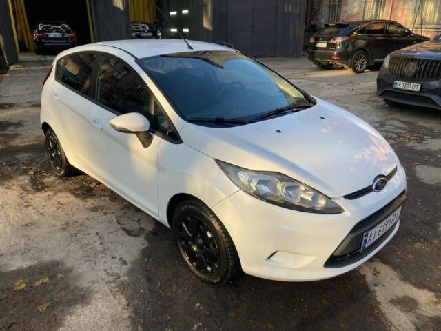 Белый Форд Фиеста, объемом двигателя 1.4 л и пробегом 141 тыс. км за 6900 $, фото 1 на Automoto.ua