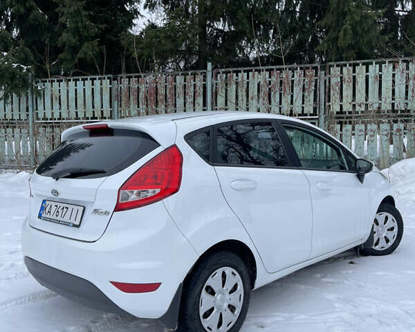 Белый Форд Фиеста, объемом двигателя 1.25 л и пробегом 151 тыс. км за 5450 $, фото 1 на Automoto.ua