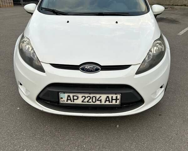 Белый Форд Фиеста, объемом двигателя 1.2 л и пробегом 140 тыс. км за 6700 $, фото 1 на Automoto.ua