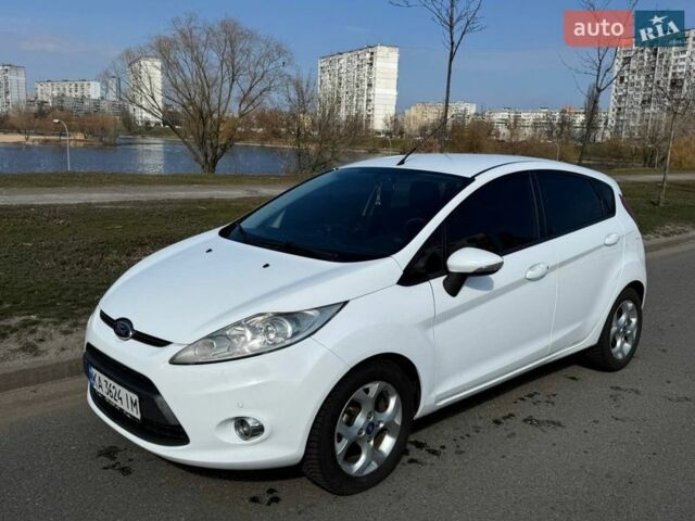 Білий Форд Фієста, об'ємом двигуна 1.4 л та пробігом 107 тис. км за 7400 $, фото 1 на Automoto.ua
