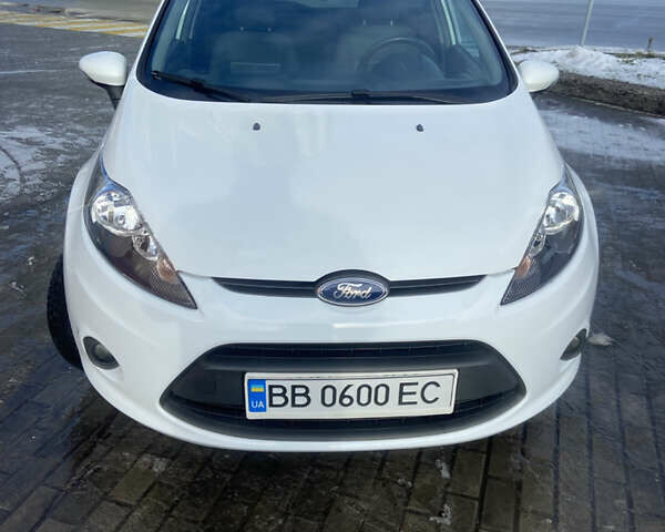 Белый Форд Фиеста, объемом двигателя 1.25 л и пробегом 111 тыс. км за 6700 $, фото 1 на Automoto.ua