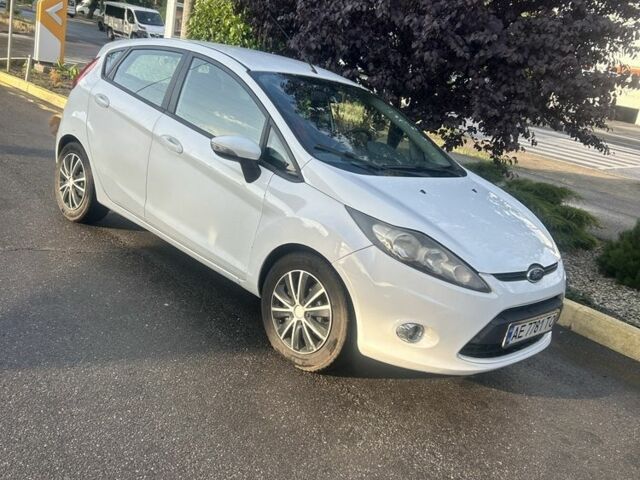 Білий Форд Фієста, об'ємом двигуна 1.2 л та пробігом 220 тис. км за 5500 $, фото 1 на Automoto.ua