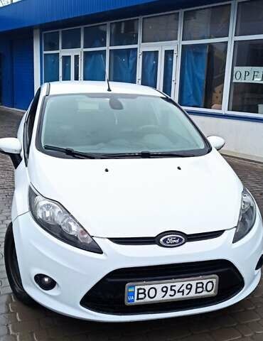 Белый Форд Фиеста, объемом двигателя 1.4 л и пробегом 185 тыс. км за 4200 $, фото 1 на Automoto.ua